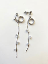 Load image into Gallery viewer, Silvery Rain drop Earrings
